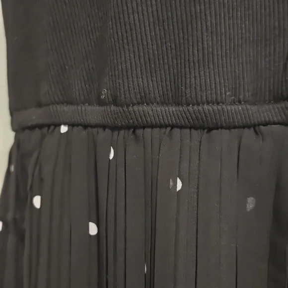Hem & Thread Pleated Dress NWT - Picture 2 of 6
